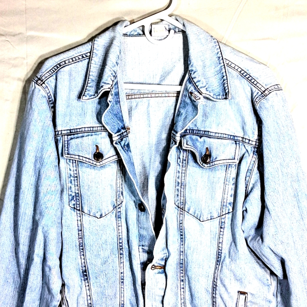 Women's Size 16 Old Navy Light Blue Button Down Denim/Jean Jacket - Picture 5 of 9